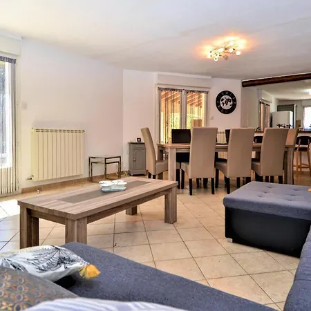 In Slaurent-la-vernede Holiday home Fontareches