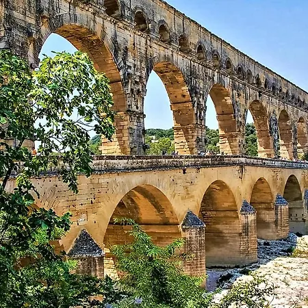 In Slaurent-la-vernede *